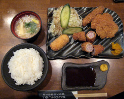 黒呈定食