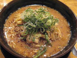 醤油とんこつ味 四天王ラーメン