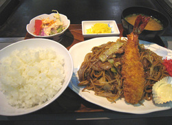 エビフライ付き焼きそば定食