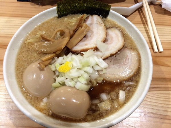背油煮干しラーメン煮卵