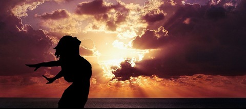 woman-3456673_1280