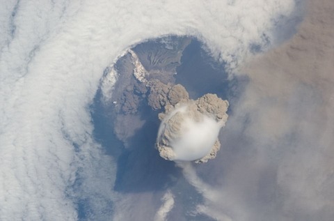 3FA8F9AC00000578-4451552-ISS020_E_009048_12_J