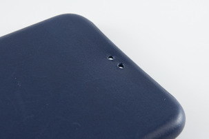 Apple純正 iPhone 6 Plus用レザーケースにストラップを付ける