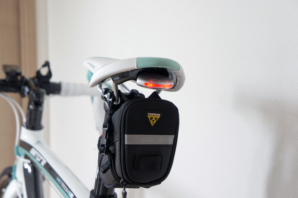 サドルにジャストフィットな自転車用テールライト fizi:k BLIN:K サドルにジャストフィットな自転車用テールライト fizi:k BLIN:K