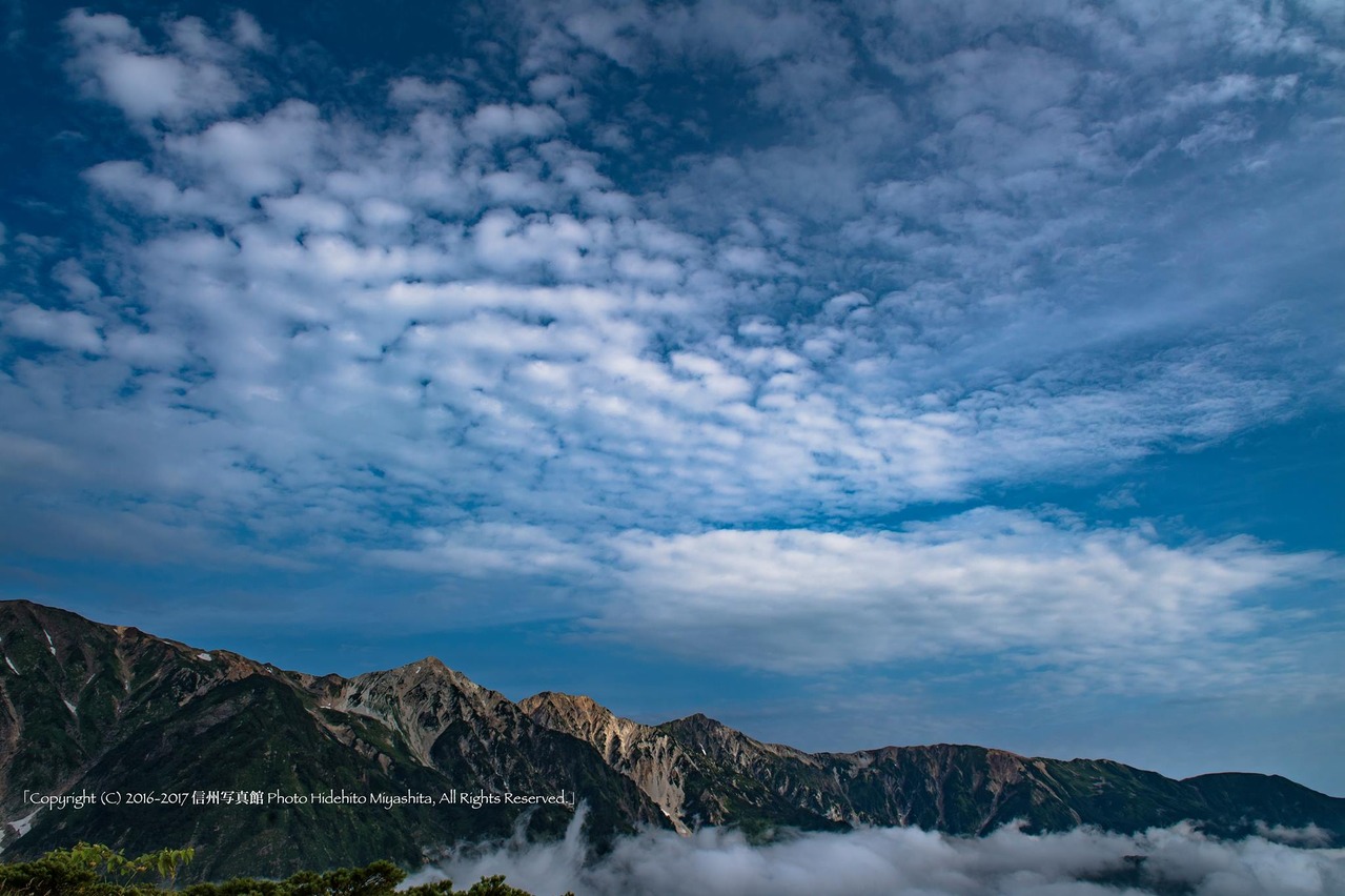 秋の様な雲