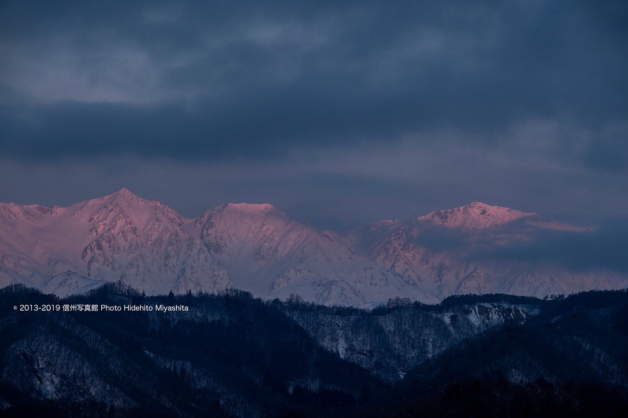 染まる白馬三山