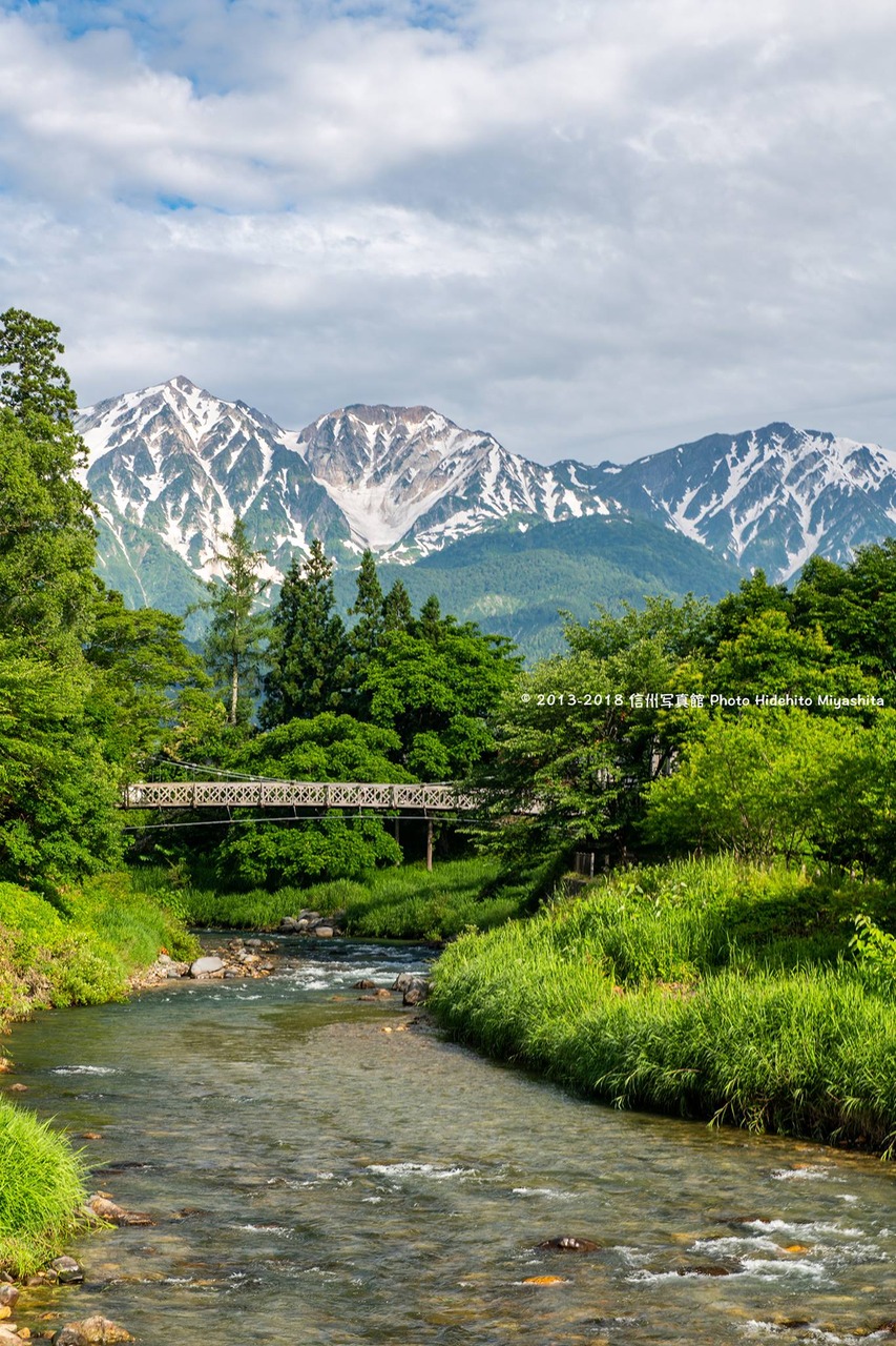 静かな朝の大出