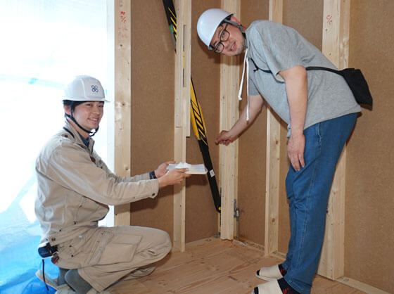 上棟後日、Ｍ様ご家族と現地で上棟式をおこないました