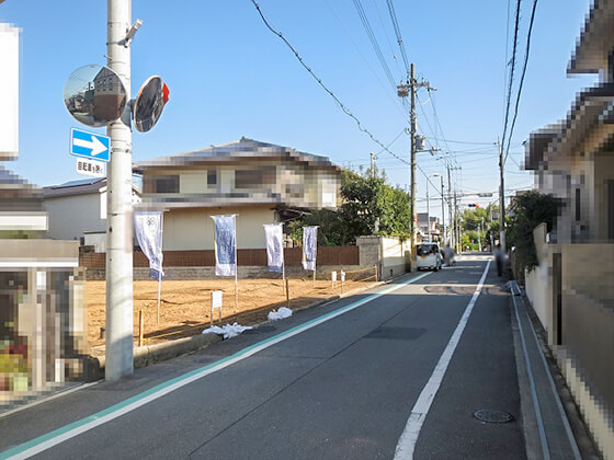 こちらに行けば、関西スーパーやコノミヤ、枚方市立殿山第二小学校、大阪歯科大学などがあります。