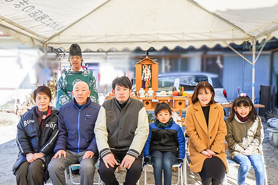 最後に祭壇前で神職様と記念撮影