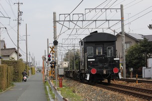 ¥è8000