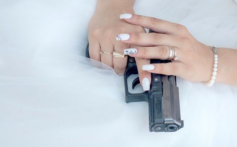 gun-2597821_1920