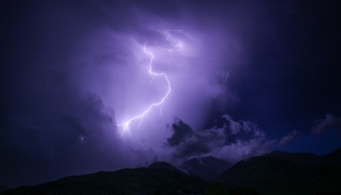 dark-1836972_1920