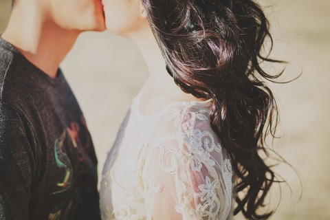 young-couple-1031642_1920