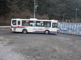 小仏停留所に京王バスM402到着 小仏停留所に京王バスM402到着