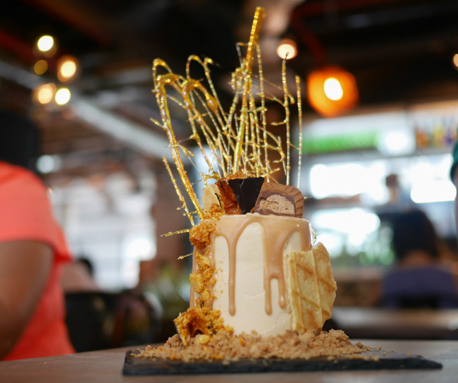 グルメ Montana デコラティブなケーキが芸術的ですごい迫力 シンガポール部 Singapore Club