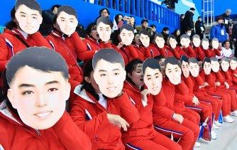 北の女子応援団w金日成だって②