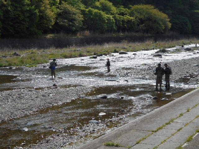 県駐前