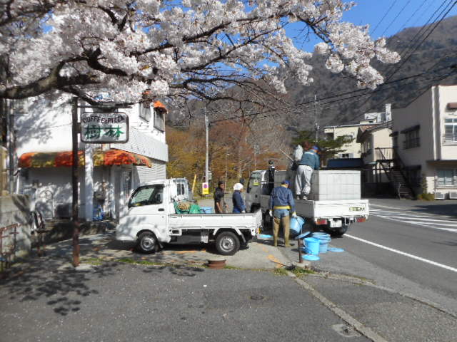 松屋裏