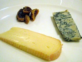 ゴルゴンゾーラチーズと白糖酪恵舎のロビオーラ