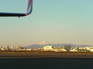 羽田空港から見えた元日の富士山