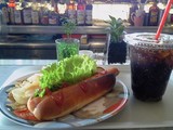 ホットドッグとコーク@ロングボードカフェ