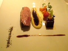 鴨肉のローストとフルーツのコンポート グランヴヌールソース