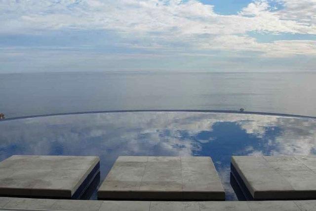 incredibe-view-from-infinity-pool