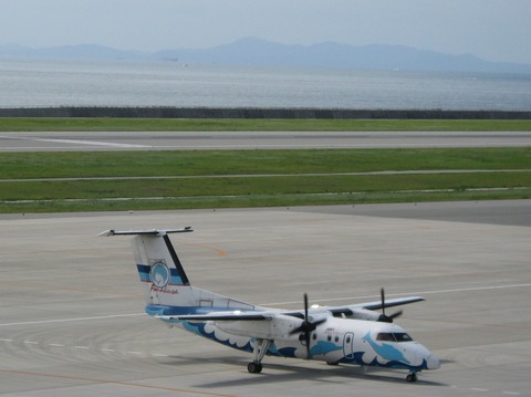 1/100 天草エアライン DHC8-103 退役記念 天草エアライン、DHC8-103型機引退でチャーター便 1時間の遊覧飛行