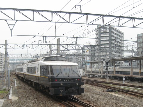 熊本地震から1年・・・博多～門司港間で臨時運行されているキハ183系
