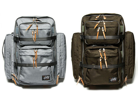 Undercover Oversized Backpack Holiday 2010 GIRA : SKOOL OF DAZE