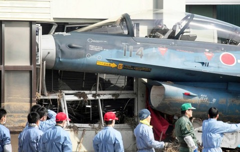 津波被害を受けたF-2_01