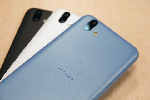 富士通のSoftBank向けあんしんスマホ「arrows U」の魅力を写真とともに