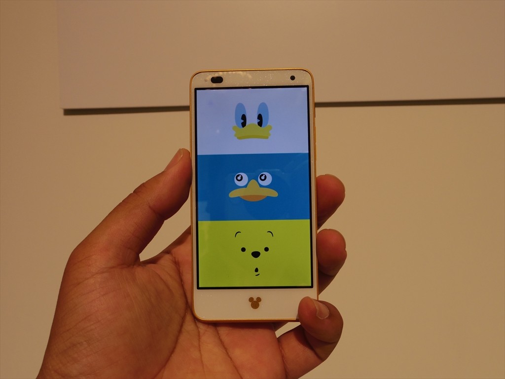 SoftBank 京セラ DISNEYmobileDM015K 2台セット 軽くてちょーかわいい！SoftBank 4Gや防水などに対応した京セラ初の