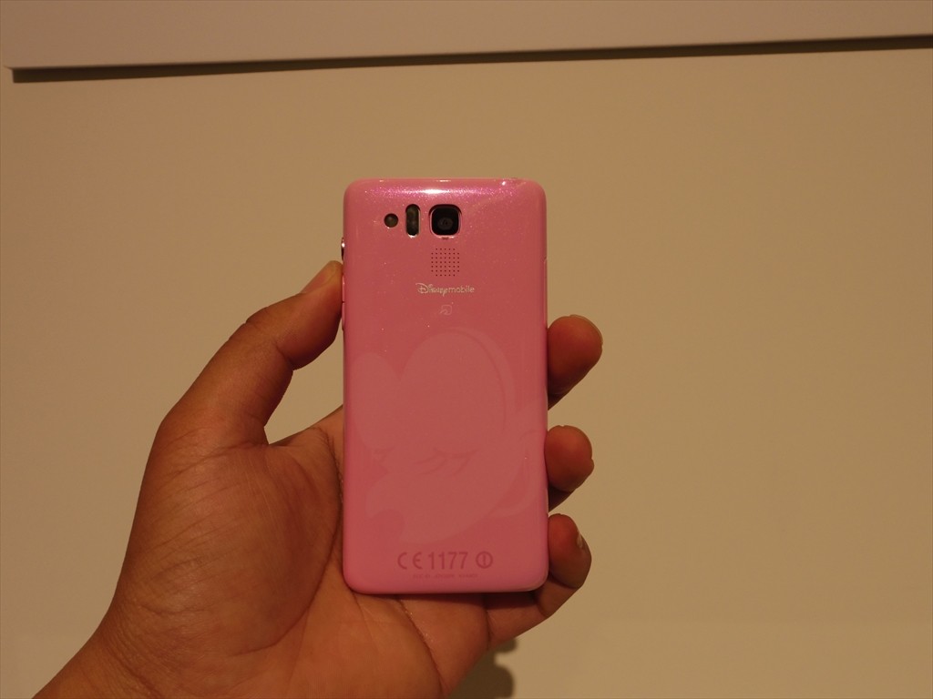 軽くてちょーかわいい！SoftBank 4Gや防水などに対応した京セラ初の