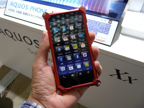 SoftBank 4Gに対応した4.9インチ液晶搭載のハイスペックスマートフォン「AQUOS PHONE Xx 203SH」を写真でチェック【レポート】