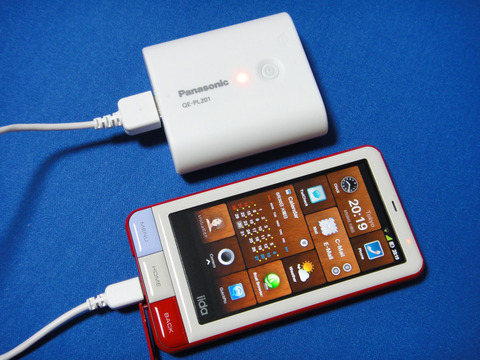 QE-PL201では無事充電出来た。これでINFOBAR A01を思う存分使い倒せる!
