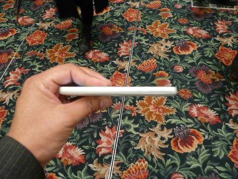ドコモ初のUE Category 4対応スマホ!全部入りハイスペックな「Ascend D2 HW-03E」を写真でチェック【レポート】