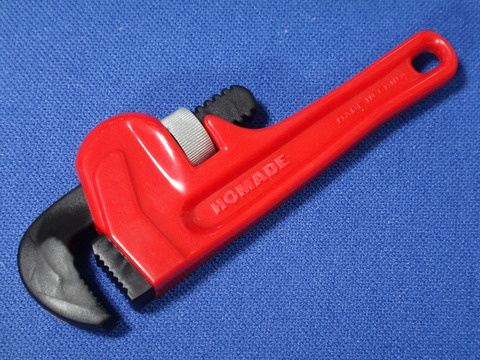 サイズは全長8cm程度と非常にコンパクト。