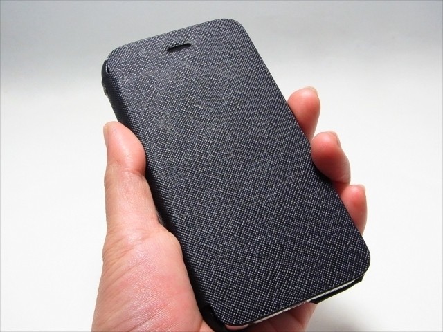 PRADAで使用される高級サフィアーノレザーを使用したiPhone 6専用ケース「Minimal Diary ブラック」を紹介【UNiCASE