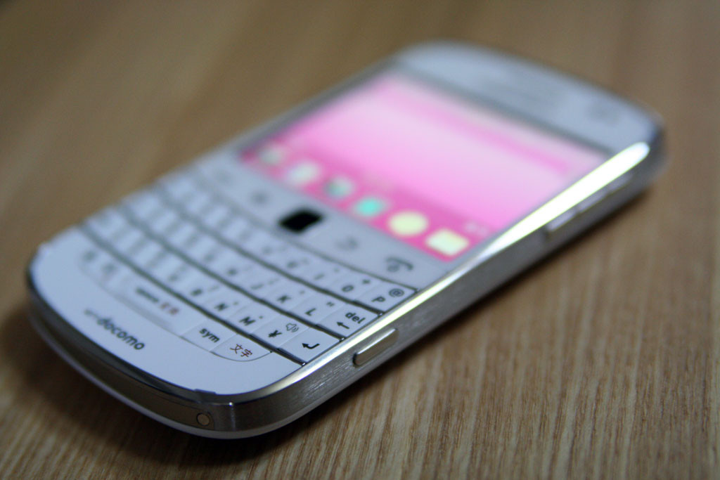 【美品】ブラックベリー9900白 女子力が半端ない！大人カワイイ「BlackBerry Bold 9900」の新色「Pure