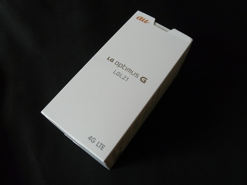 上質感あり?クアッドコアCPU+2GBメモリー搭載のau向けハイスペックスマホ「Optimus G LGL21」の箱の外観をチェック【レビュー】