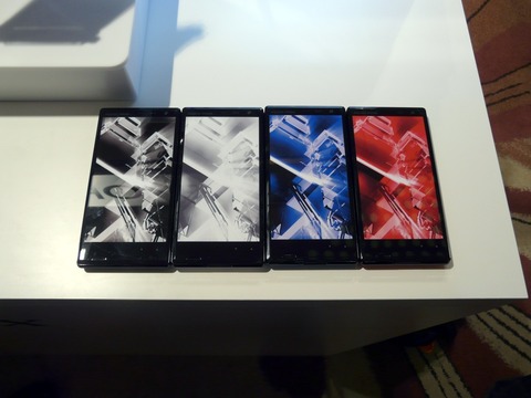 SoftBank 4Gに対応した4.9インチ液晶搭載のハイスペックスマートフォン「AQUOS PHONE Xx 203SH」を写真でチェック【レポート】