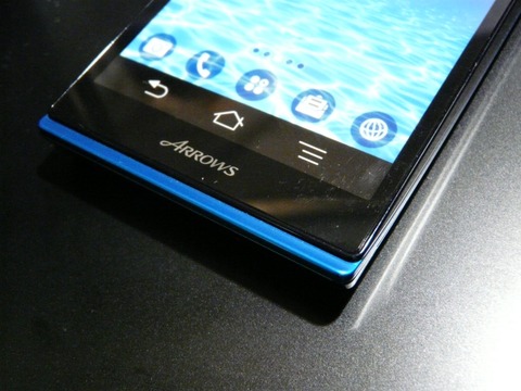 激速クアッドコアCPU×自然美麗高画質のSoftBank 4G対応ハイスペック防水スマートフォン「ARROWS A 201F」を写真で紹介【レポート】
