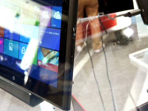 【CEATEC JAPAN 2012】ドコモから発売されるかも!?富士通ブースでWindows 8搭載の新型「ARROWS Tab」を発見【レポート】