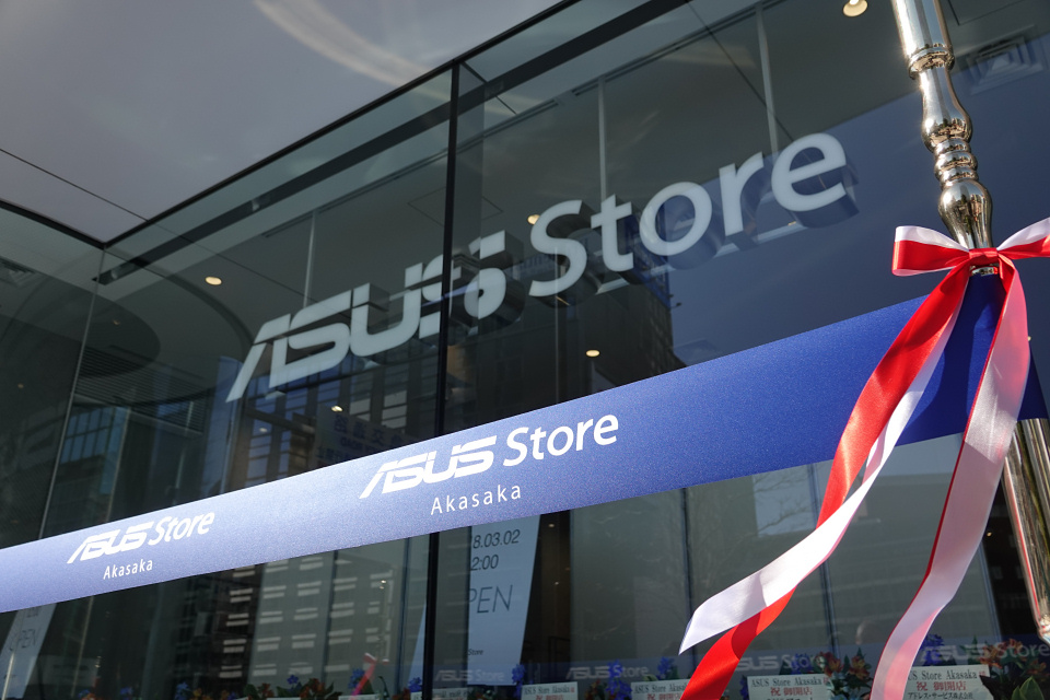 ASUS JAPANが国内1号店舗「ASUS Store Akasaka」にてオープニングセレモニーを開催!ジョニー・シー会長も来日して「人の