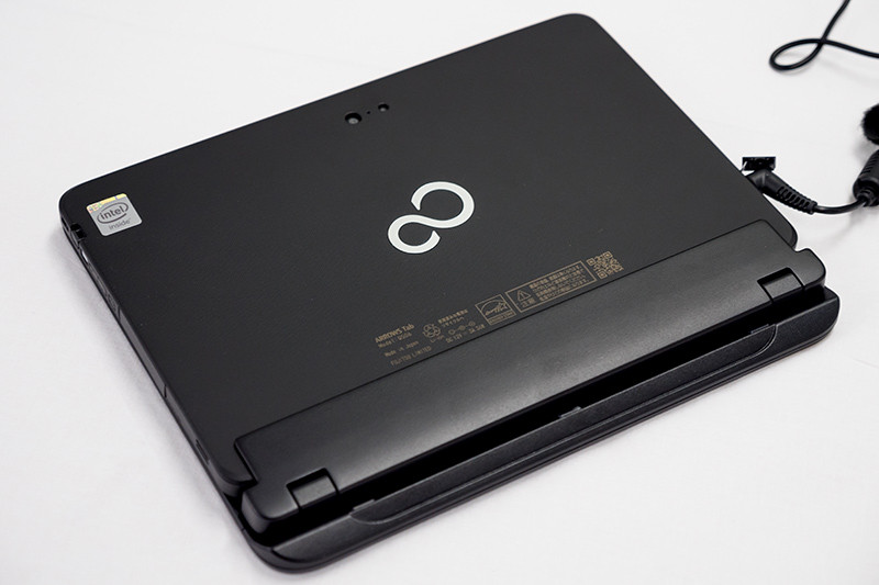 富士通の2つの個性が光るWindows 10タブレット「arrows Tab RH77」と