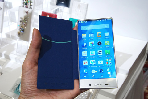 AQUOS CRYSTAL 305SH-025