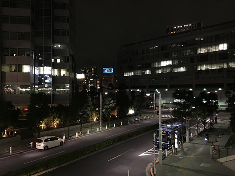 i03