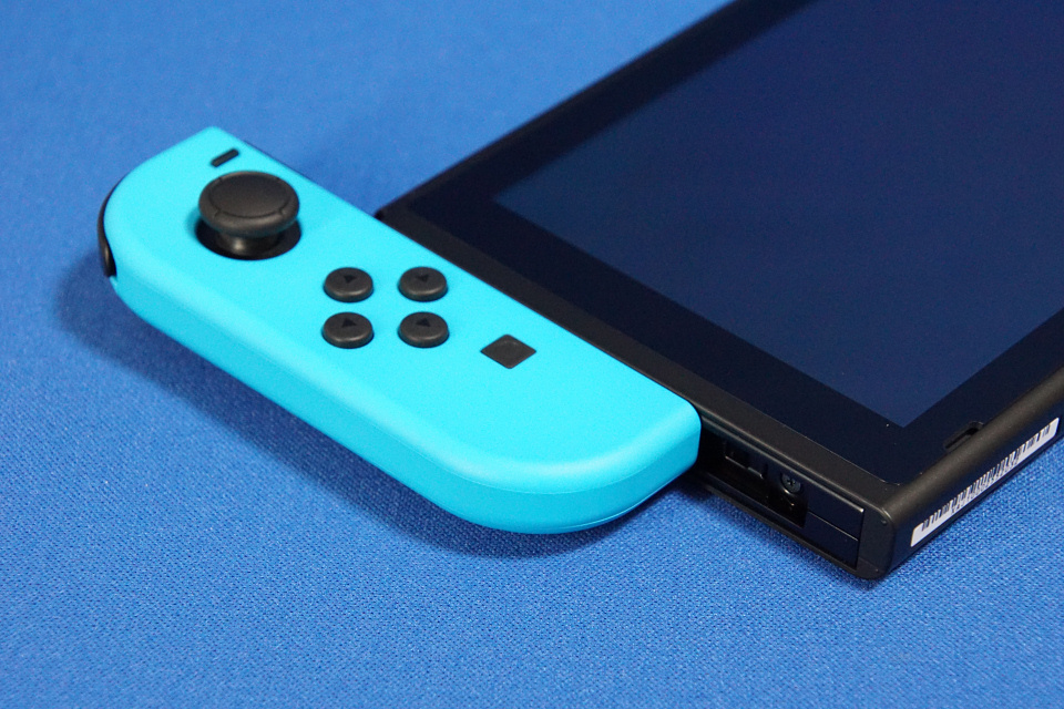 ゲームのプレイ環境をいつでもどこでもスイッチ！任天堂の最新ゲーム機「Nintendo Switch」開封して外観や同梱物、周辺機器をじっくり